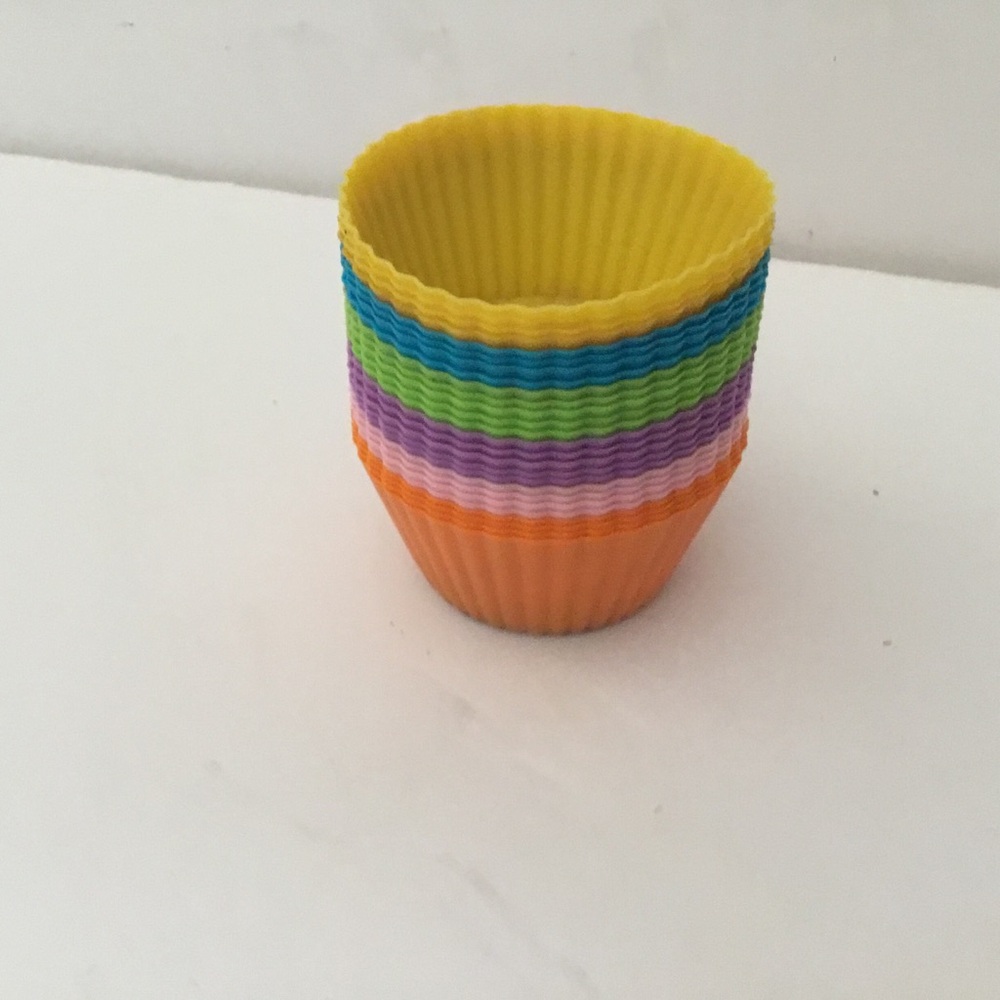 Cupcake or muffin molds. Silicone 24 mixed colors